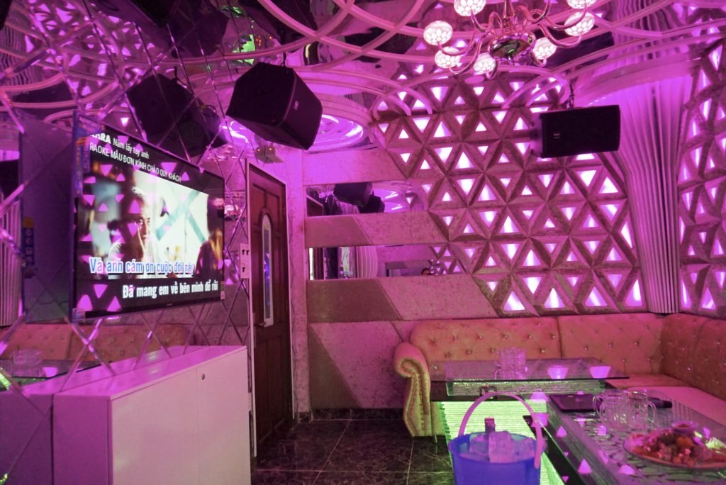 phong-karaoke-mau-don
